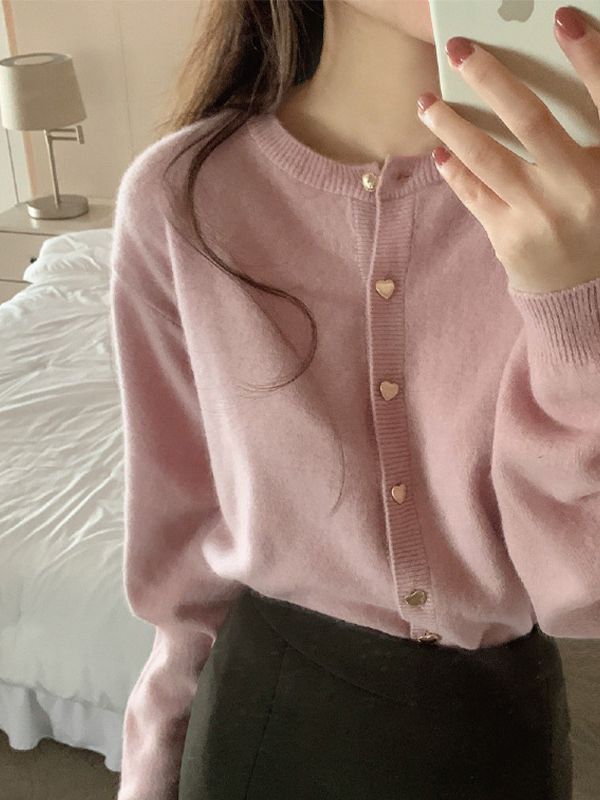 Winter style pink soft sweater with heart-shaped buttons, knitted small cardigan, suitable for early layering with loose short sleeves.